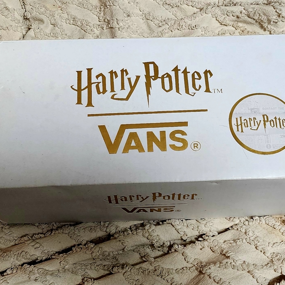 Limited edition Harry Potter Vans Slytherin House. 3.5 men's 5.0 womens